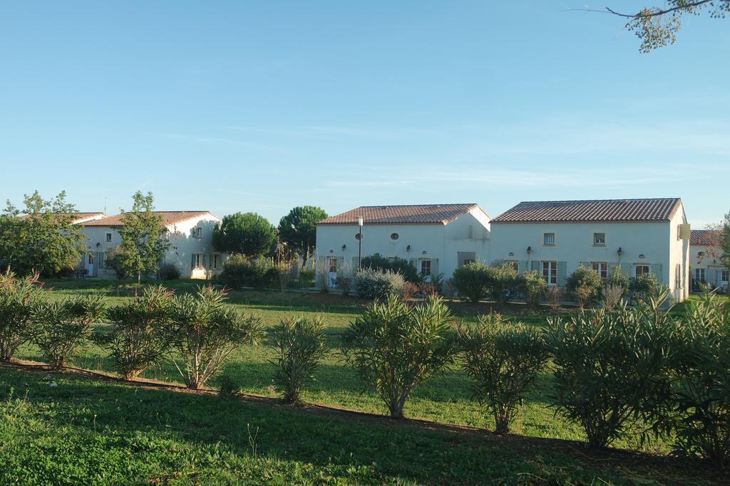 Hotel Restaurant Les Jasses De Camargue Gallargues-le-Montueux Exteriör bild